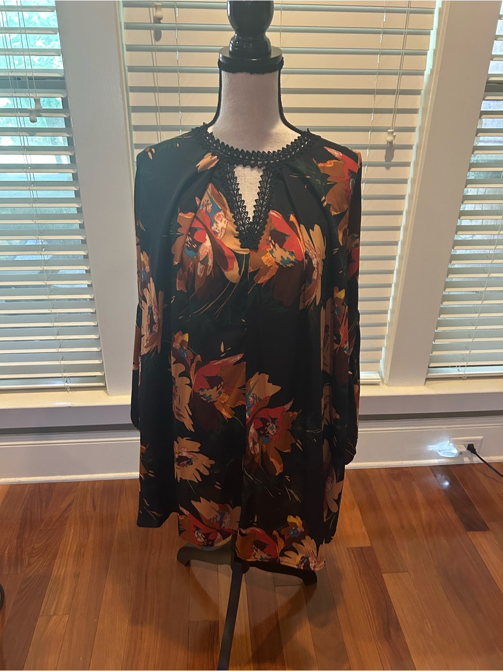 Umgee Black Floral Crochet-Trim Keyhole Tunic